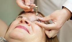 123m-oog-vrouw-arts.jpg