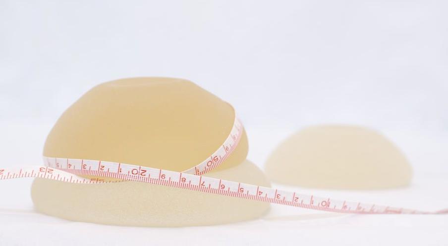 f-123-silic-borstimplant-plast-chir-02-19.jpg