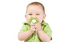 Emotions : un bébé comprend qu'on garde son calme