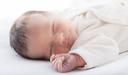 Tips om je baby veilig te laten slapen bij warmte