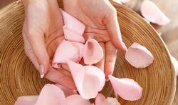 La recette pour préparer votre eau de rose