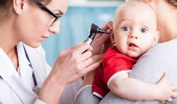Pourquoi votre enfant a-t-il mal à l'oreille ?