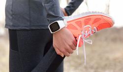 Slimme armbanden en apps met sensoren hebben weinig effect op gezondheid