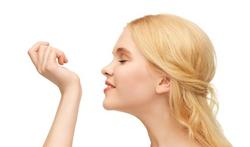Pourquoi les femmes sont plus sensibles aux odeurs