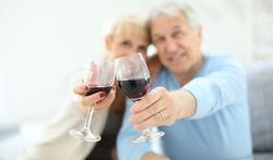 Seniors : un petit verre d’alcool, bon pour le cerveau ?