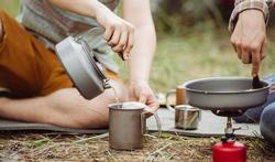 Koken op kamp: tien tips om een voedselvergiftiging te voorkomen