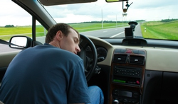 Een op 20 autoritten door slaperige bestuurder