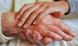 Alzheimer : soutenir les proches est crucial