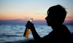 Dépendance à l’alcool : des indices dès l’enfance