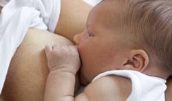 Minder kans op wiegendood bij twee maanden borstvoeding