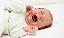 Hoe kalmeer je een huilende baby?