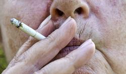 Zware rokers leven 13 jaar minder lang