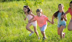 Camp de vacances : comment rassurer son enfant avant le départ ?