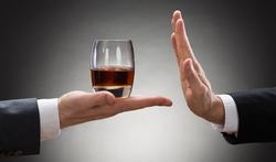 Afkicken van alcohol: wat zijn de ontwenningsverschijnselen? 