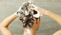 Les 5 étapes pour bien se laver les cheveux