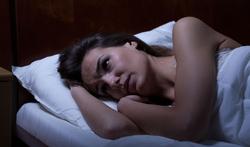 Hoe vermijd je brandend maagzuur na het slapengaan?