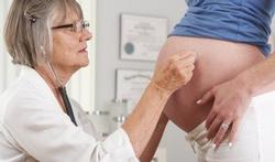 Welke risicofactoren kunnen extra zwangerschapsonderzoeken vereisen?