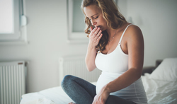 Hyperémèse gravidique : la cause des nausées et vomissements de grossesse enfin comprise