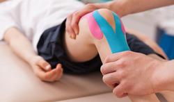Tape de sport : tout sur le bandage adhésif thérapeutique et ses avantages 