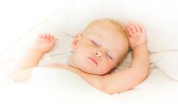 Tips om je kind ook bij warm weer goed te laten slapen