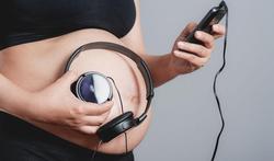 Grossesse : la musique forte est-elle nocive pour votre futur bébé ?