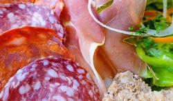 Verergert bewerkt vlees astmaklachten?