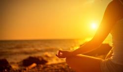 Wat zijn de voordelen van restorative yoga?
