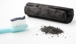 Kan tandpasta met houtskool je tanden witter maken? 