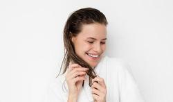 Sèche-cheveux ou à l'air libre : comment bien sécher ses cheveux ?