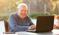 Fotolia_senior-computer-22-15.jpg