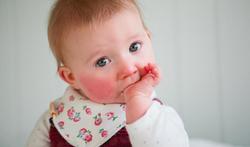 Quand un bébé a-t-il ses premières dents ?