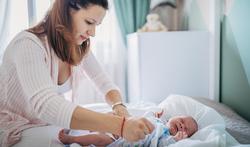 Glaires dans les selles de bébé : rhume, dents, allergies ?