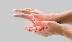 Arthrose du pouce : causes, symptômes et traitements