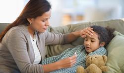Bij welke symptomen houd je je kind ziek thuis?