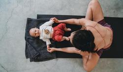 Postnatale kinesitherapie: 3 oefeningen voor thuis