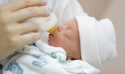 Een premature baby voeden volgens de ‘cue based feeding’-methode