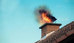 Schoorsteenbrand herkennen, blussen en voorkomen