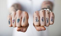 Où faire un tatouage : les parties du corps à éviter