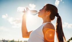 Water of sportdrank: hoeveel moet je drinken tijdens het sporten?