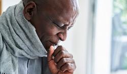 Déficit immunitaire secondaire (acquis) : immunodéficience causée par un traitement ou une maladie