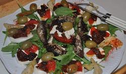 Cascade de légumes du sud aux sardines et à la tapenade d'olives