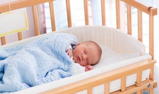 woede Charlotte Bronte ondergronds Waarom je je baby het eerste jaar best bij jou laat slapen | gezondheid.be