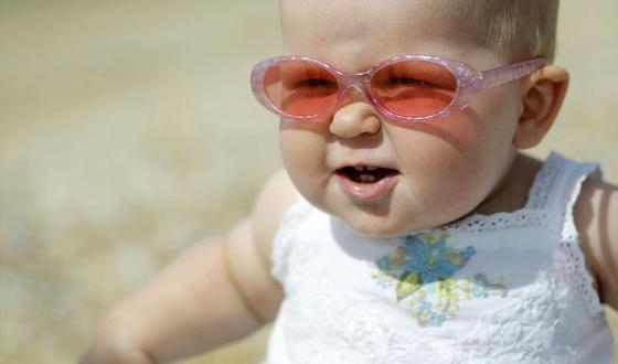 Harmonisch functie haag Oogfonds adviseert zonnebril voor baby | gezondheid.be