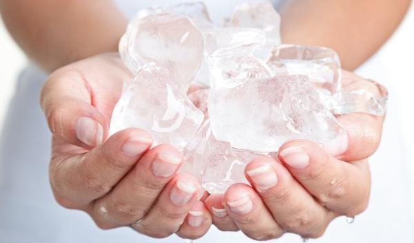 Decimale Logisch twaalf Waarom hebben vrouwen meer last van koude handen en voeten? | gezondheid.be
