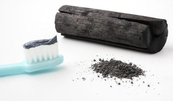 Verenigen lichtgewicht strategie Kan tandpasta met houtskool je tanden witter maken? | gezondheid.be