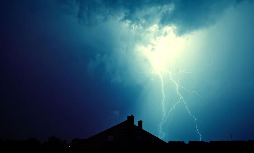 f-123-bliksem-onweer-huis-07-18.jpg