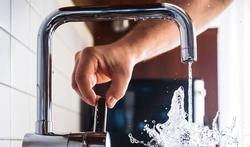 Couverts et robinets : les astuces nettoyage naturelles