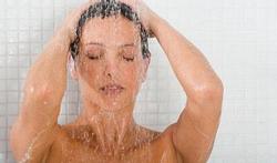 Peau sensible : les conseils pour la douche et le bain