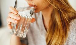 5 manieren om dagelijks meer water te drinken zonder dat je het door hebt
