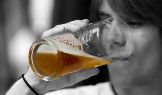 123-man-drinkt-bier-alcoh-drank-170-06.jpg